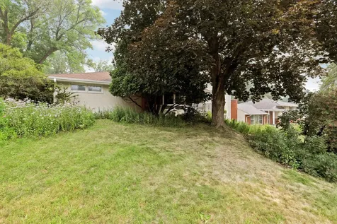 1826 Alameda Street Roseville MN 55113