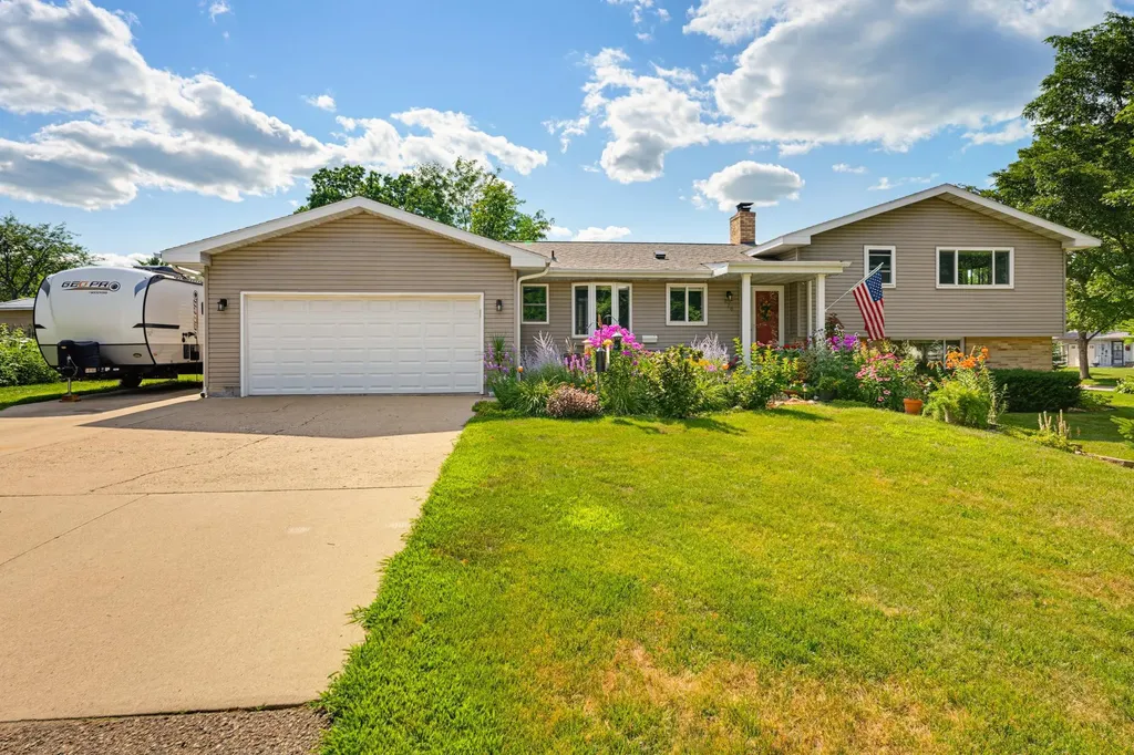 870 Hanson Drive SW Hutchinson MN 55350