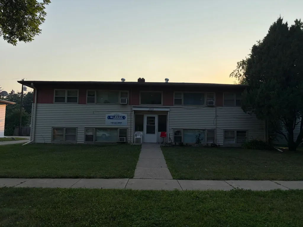2512 9th Street N Fargo ND 58102