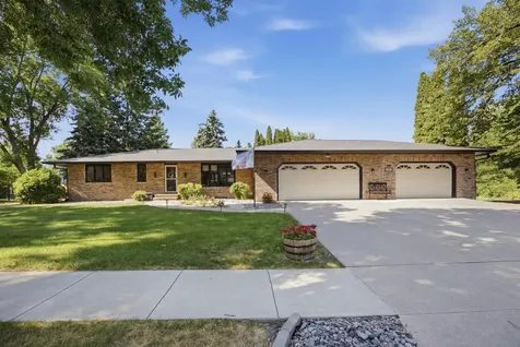 42 36th Avenue N Fargo ND 58102