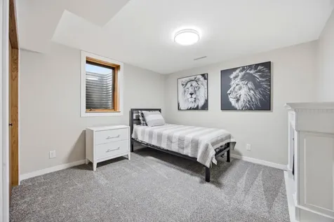 42 36th Avenue N Fargo ND 58102