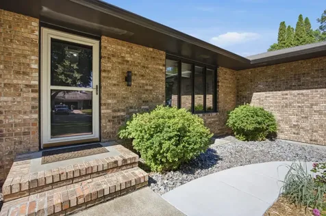 42 36th Avenue N Fargo ND 58102