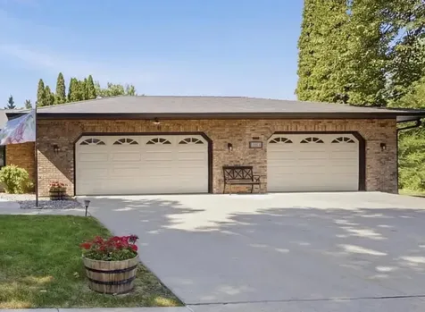 42 36th Avenue N Fargo ND 58102