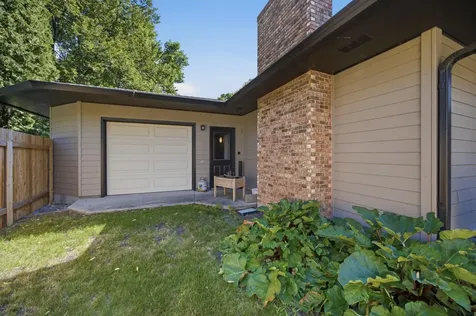 42 36th Avenue N Fargo ND 58102