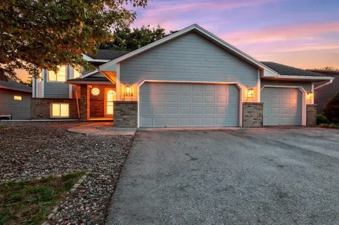 1434 Eastlake Drive Chaska MN 55318