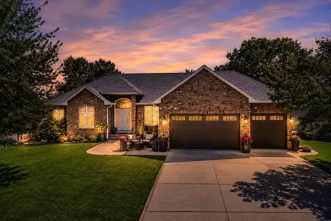 8150 9th Street Place N Oakdale MN 55128