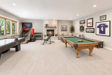 8150 9th Street Place N Oakdale MN 55128