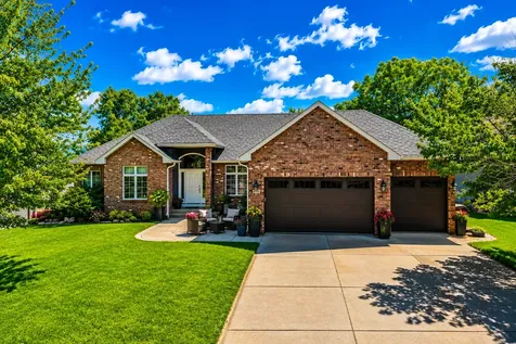 8150 9th Street Place N Oakdale MN 55128