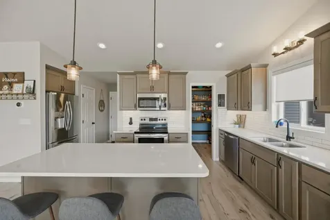 3745 Merrifield Drive S Fargo ND 58104