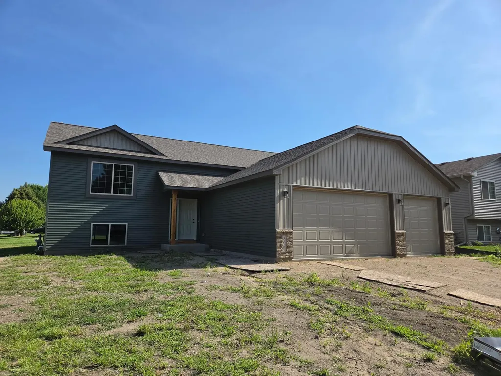 305 N Lane Green Isle MN 55338