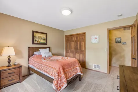 3344 Charleston Drive Woodbury MN 55129