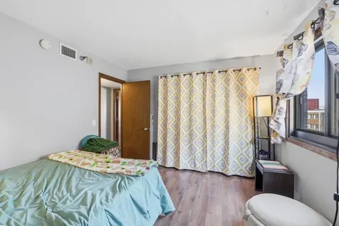 26 10th St W Saint Paul MN 55102