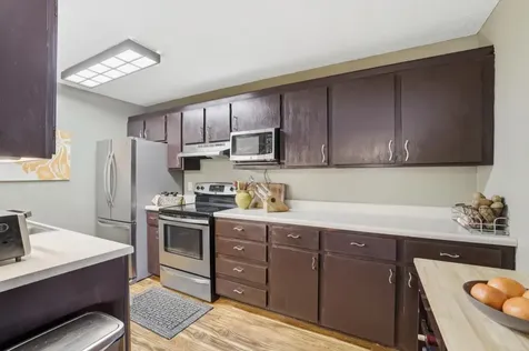 26 10th St W Saint Paul MN 55102