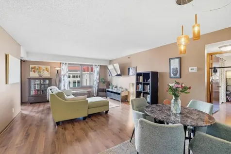 26 10th St W Saint Paul MN 55102