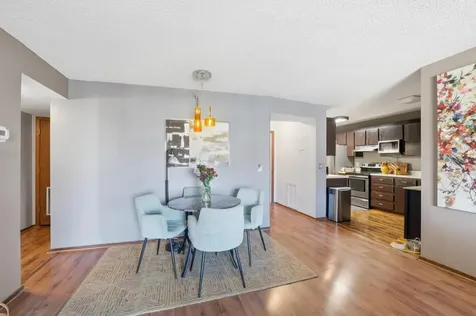 26 10th St W Saint Paul MN 55102