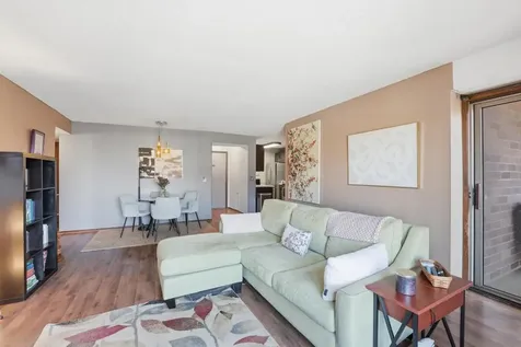 26 10th St W Saint Paul MN 55102