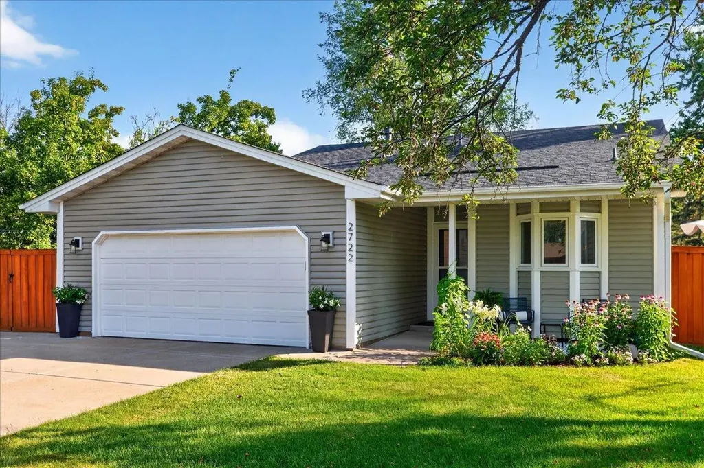 2722 94th Way Brooklyn Park MN 55444