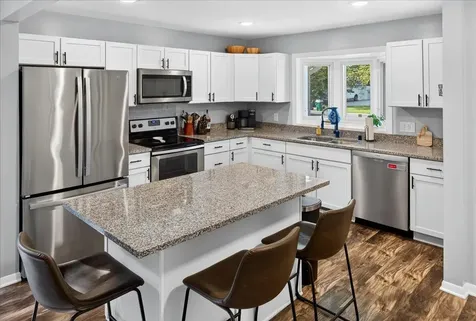 2722 94th Way Brooklyn Park MN 55444