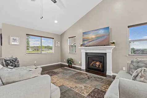914 Prestwick Drive Belle Plaine MN 56011