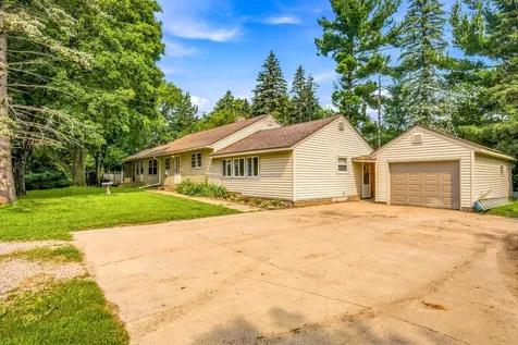 1256 Rice Street Braham MN 55006