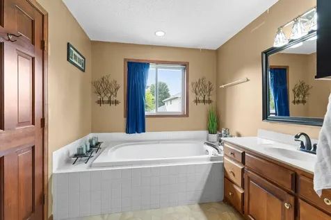 1528 Homestead Street Shakopee MN 55379