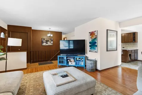 2245 Beam Avenue Maplewood MN 55109