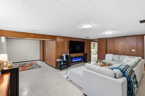 2245 Beam Avenue Maplewood MN 55109