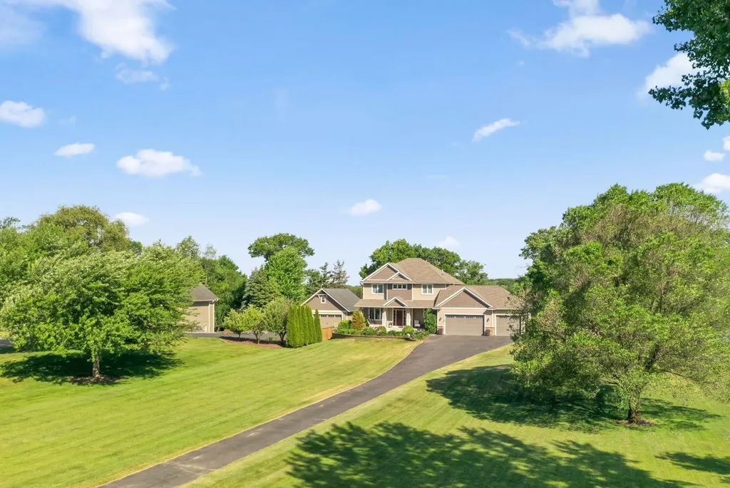 25188 Firefly Avenue Wyoming MN 55092