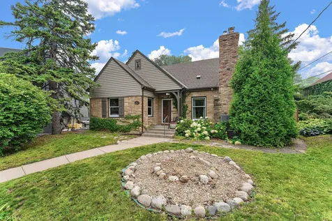 1017 Thomas Avenue S Minneapolis MN 55405