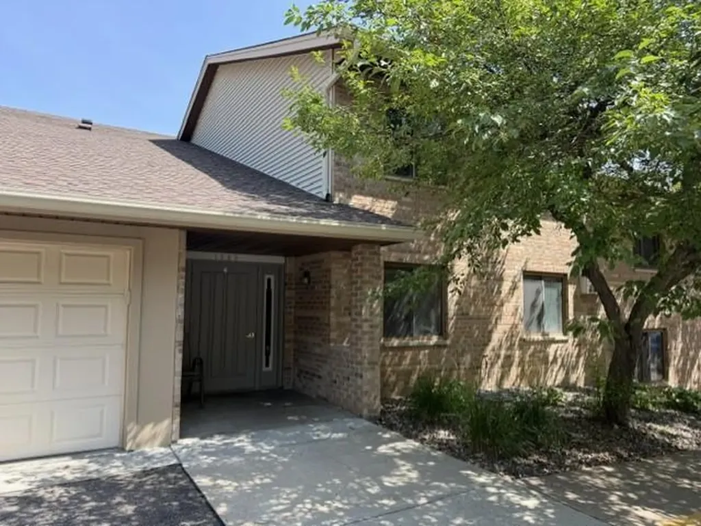 1585 Cohansey Street Saint Paul MN 55117