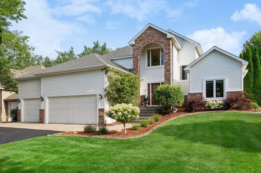 8973 Windsor Terrace Brooklyn Park MN 55443