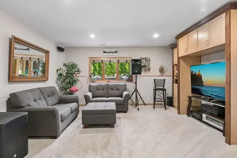 8973 Windsor Terrace Brooklyn Park MN 55443