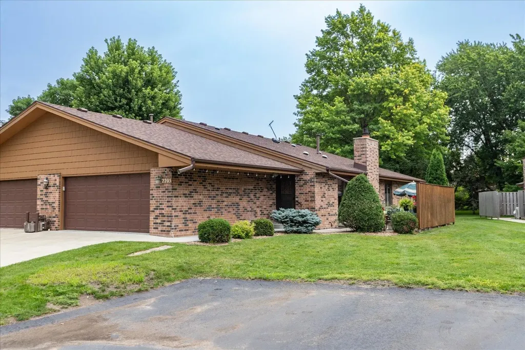 2205 Baihly Court SW Rochester MN 55902