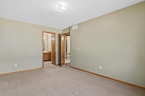 1314 Deercliff Lane Eagan MN 55123
