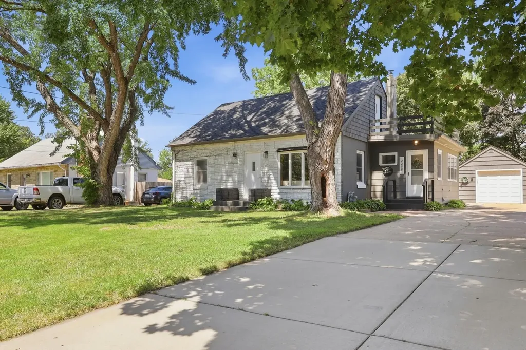 2258 W 105th Street Bloomington MN 55431