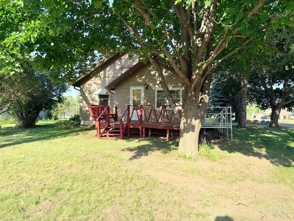 503 2nd Avenue NE Pipestone MN 56164
