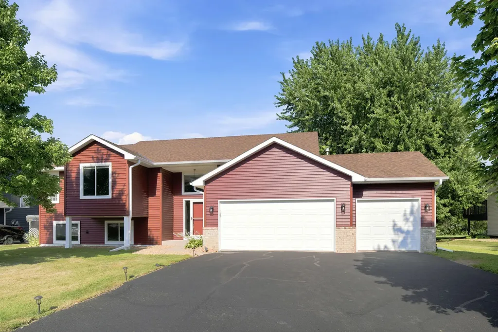 805 Daniel Drive Belle Plaine MN 56011