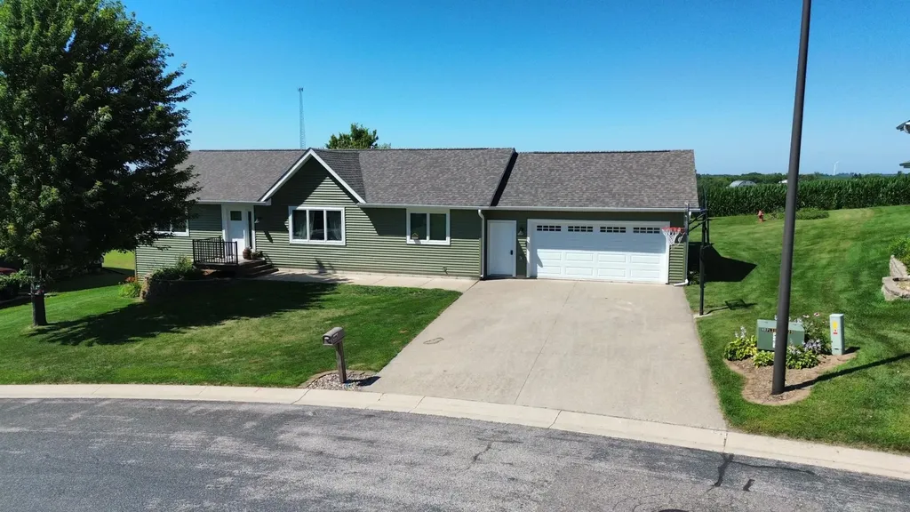 206 Park Avenue Altura MN 55910