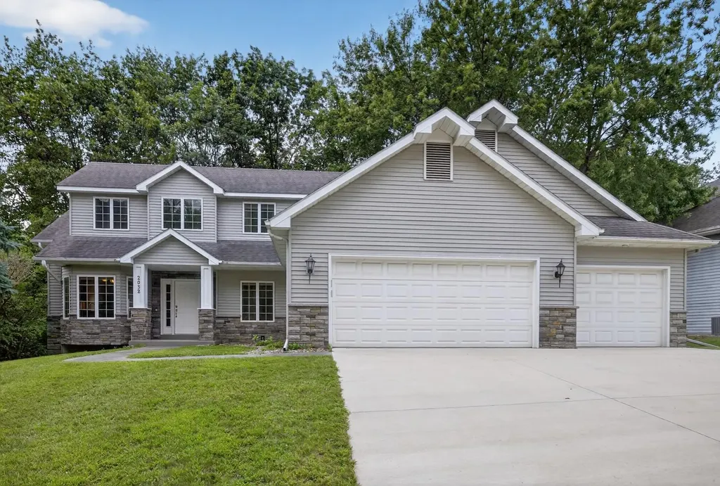 2032 Fox Valley Drive SW Rochester MN 55902