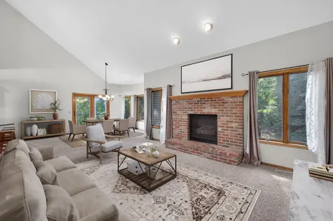 2032 Fox Valley Drive SW Rochester MN 55902