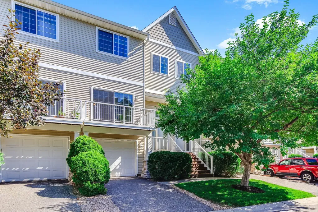 428 Willoughby Way W Minnetonka MN 55305