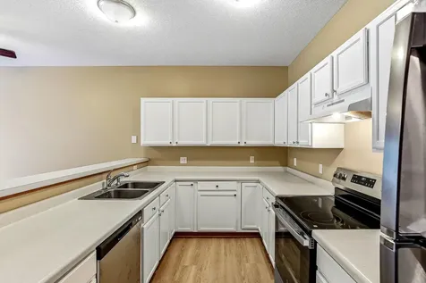 428 Willoughby Way W Minnetonka MN 55305