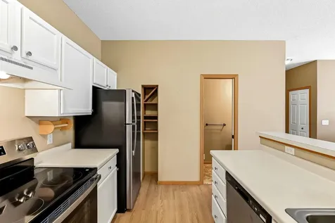 428 Willoughby Way W Minnetonka MN 55305