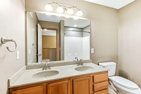 428 Willoughby Way W Minnetonka MN 55305