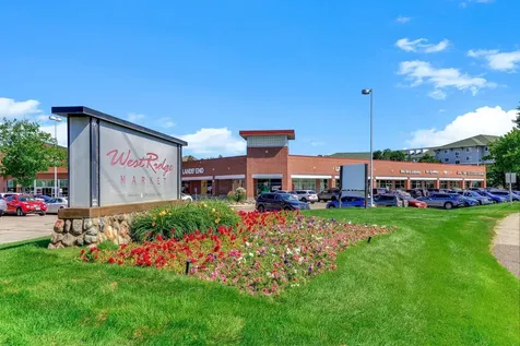 428 Willoughby Way W Minnetonka MN 55305