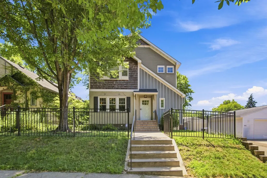 2222 Scheffer Avenue Saint Paul MN 55116