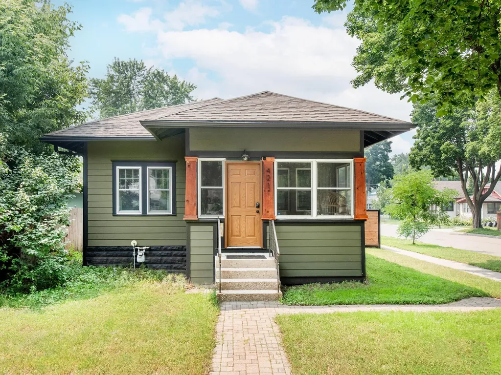 421 Snelling Avenue S Saint Paul MN 55105