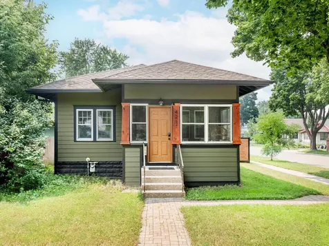 421 Snelling Avenue S Saint Paul MN 55105