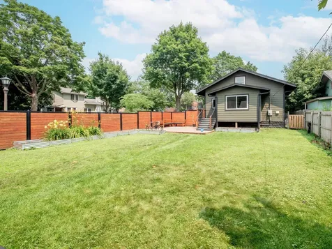 421 Snelling Avenue S Saint Paul MN 55105