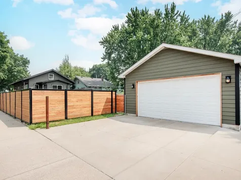 421 Snelling Avenue S Saint Paul MN 55105